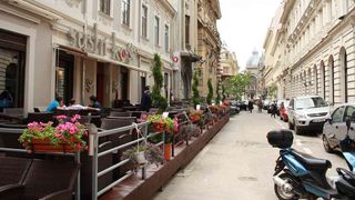 Scandal in Centrul Vechi al Bucurestiului. Doi prieteni s-au batut crunt pe strazile orasului