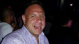 Barbatul care a ucis-o pe tanara din Oradea a murit - S-a aruncat de la etajul 4 al blocului cand au intrat mascatii peste el