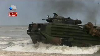 Plajele din Constanta, luate cu asalt de vehicule blindate uriase, venite direct din mare
