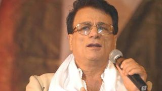 Ce s-a intamplat la mormantul lui Ion Dolanescu la parastasul de 8 ani! Nici unul dintre baietii artistului nu a participat la slujba, insa cea mai buna prietena a artistului a cantat