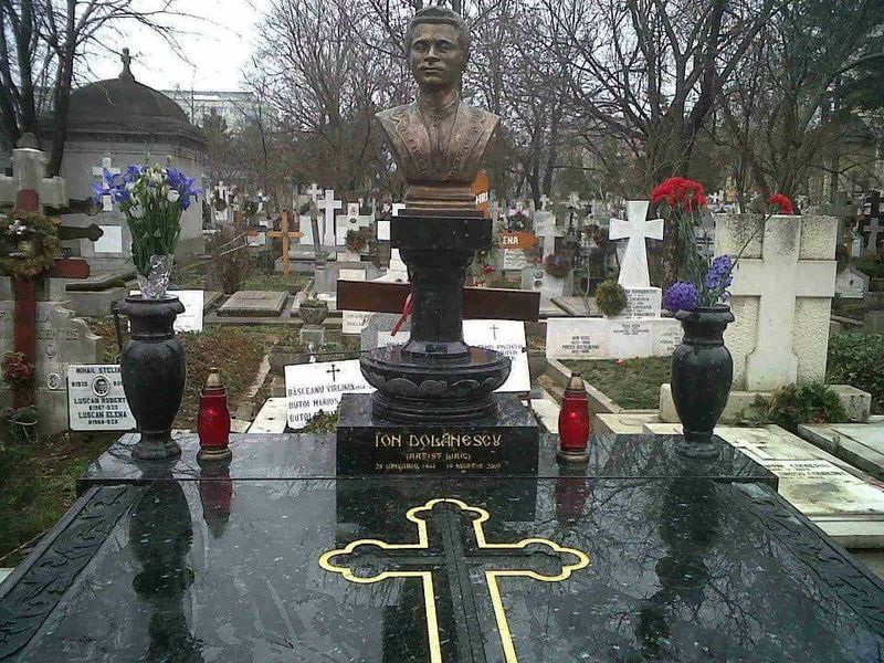 Asa arata mormantul lui Ion Dolanescu