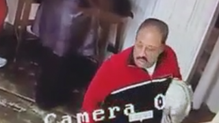 Alerta in Oradea. Un barbat de etnie rroma este cautat de politie dupa ce a furat o geanta plina cu bani