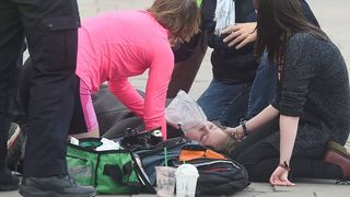 Klaus Iohannis a discutat cu premierul Marii Britanii, dupa atentatul in care doi romani au fost raniti. Ce se intampla cu cei doi constanteni raniti