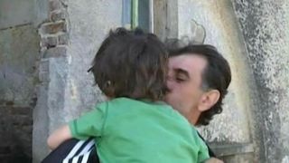 Se lupta pentru copile de dragul banilor? Asa arata lacrimile si suferinta unor copii prinsi in razboiul dintre adulti