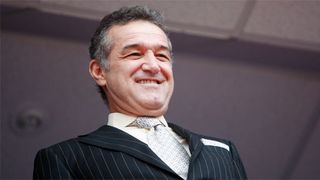 Gigi Becali s-a laudat ca detine o functie care nu exista la Uniunea Europeana. Ce este, de fapt, legitimatia de "comisar"