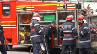 O cisterna cu 32 de tone de motorina s-a rasturnat langa Husi. Pompierii intervin in zona, iar traficul este ingreunat