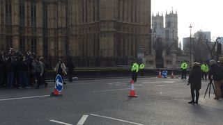 Politistii au incercuit zona