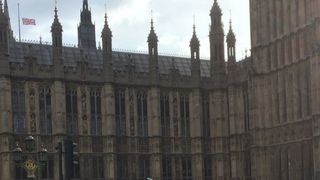 Imagini de ultima ora de la Londra! Ce se intampla acum in locul in care un terorist a ucis cinci oameni si a ranit alti 40!