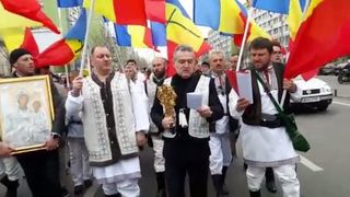 Peste o mie de persoane, intre care Gigi Becali si cativa preoti, la "Marsul pentru viata" din Capitala