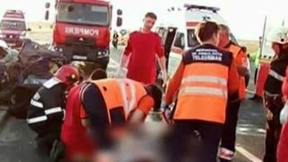 O politista a murit, iar colegul ei se afla in stare grava, pe patul de spital, dupa cer au fost loviti in plin de un camion