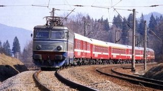 Trenurile care circula intre Bucuresti si Craiova au intarzieri, dupa ce mai multe persoane au incercat sa fure cabluri