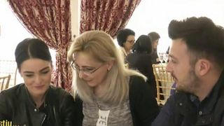 Sute de cupluri care urmeaza sa-si uneasca destinele s-au ingramadit la nunta de proba!