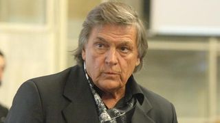 Ce mesaj emotionant a scris Florin Piersic pe crucea parintilor lui! Si-a ingropat tatal si mama la Bellu, apoi le-a mutat ramasitele la Cluj! "Am strans banii pe cinci turnee in America pentru a face criptele!"