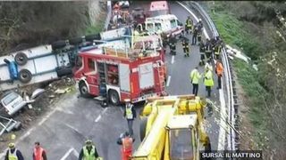 Un sofer roman de TIR a provocat un cumplit accident in Italia, soldat cu doi morti si sase raniti