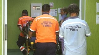 Jandarm din Lugoj, bagat in spital de doua femei. Barbatul a fost batut de acestea intr-un club de manele