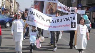 Coalitia pentru Familie cere Senatului sa patroneze un seminar pe tema definirii casatoriei