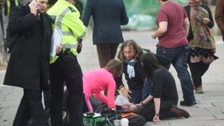 Momentul in care Andreea a fost scoasa din apa si i se facea resuscitarea