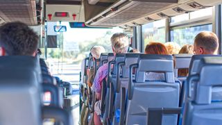 Douazeci de romani, blocati de 24 de ore intr-un autocar in Mexic, din cauza unor proteste. MAE: "Am cerut politiei locale sa intervina pentru rezolvarea situatiei"