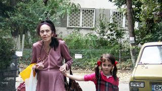 Adriana Iliescu si-a scapat fiica de sub control! Uite ce mesaje posteaza pe Facebook si cum planuieste sa chiuleasca de la scoala