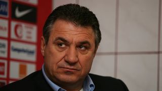 Victor Becali se judeca din inchisoare cu o banca! In dosar apare si sotia fostului impresar, Manuela