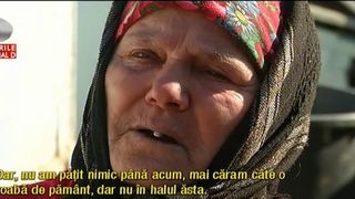 Drama unei batranici din Iasi. Pamantul ii ingroapa casa, dar nu vrea sa plece. Femeia locuieste cu fiul si cei trei nepoti