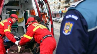 O fata de 13 ani din Galati, in stare grava la spital dupa ce a cazut de la etajul zece al blocului in care locuieste