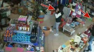 Trei tineri au fost filmati in timp ce furau dintr-un magazin din Arad. Unul dintre ei a facut un gest uluitor