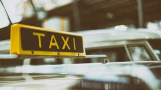 Un barbat proaspat eliberat din detentie, retinut pentru abuz asupra unei taximetriste din Capitala