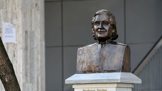 In curtea spitalului a fost ridicat un bust al profesorului