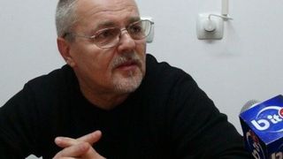 Profesor din Iasi, acuzat ca i-ar fi facut avansuri unei eleve. "Iti fac cadou un puloveras, un banut"