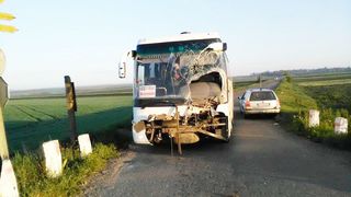 Accident teribil in Vrancea. O duba cu muncitori s-a rasturnat. Oamenii au ajuns de urgenta la spital