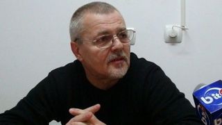 Inregistrare exploziva! Un profesor de sport din Iasi i-a facut avansuri unei eleve de clasa a-12-a! "Nu sunt un putoi. Iti fac cadou un pulover, un banut"