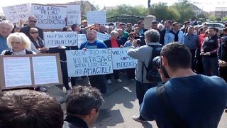 Protest in prelungirea Ghencea. Oamenii cer largirea strazii si construirea unui pasaj