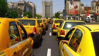 Ce a patit un taximetrist din Bucuresti dupa ce a refuzat sa ia un client care n-a vrut sa plateasca o calatorie la suprapret
