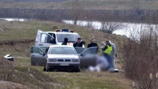 Politistul, care a publicat pe internet poze cu tanara din Oradea impuscata in cap de fostul iubit, le-a cerut iertare parintilor fetei ucise! Gestul emotionant facut de tatal ei dupa aceea