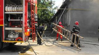 Incendiu intr-un liceu din Mangalia. 150 de copii si profesori se aflau in incinta unitatii de invatamant