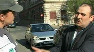 A gasit pe strada un portofel plin cu bani si l-a dus la politie. Ce a cerut drept rasplata aradeanul. A lasat masca pe toata lumea