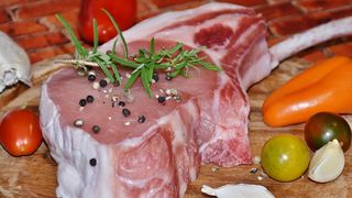 Producatorii si procesatorii sustin ca in aprilie carnea de porc se va scumpi cu pana la 20%