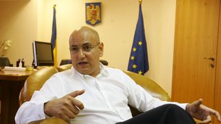 Fostul sef al Casei de Asigurari de Sanatate este sarac lipit, conform declaratiei de avere! Lucian Duta, acuzat ca a luat o mita de 8,6 milioane de euro, are doar un apartament luat in rate de la primarie!