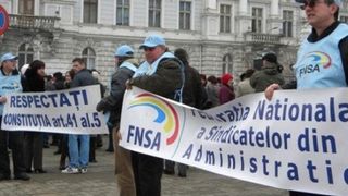 Functionarii publici din Romania anunta proteste masive dupa Paste. Sunt nemultumiti ca Guvernul le scade salariile in loc sa le mareasca