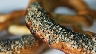 Barbat din Botosani, la un pas de moarte din cauza unui covrig