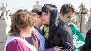 Coincidenta tulburatoare! Si-a pierdut tatal in aceeasi zi si la aceeasi ora cand s-a stins si fiica ei in incendiul de la restaurantul Beirut! Mama cantaretei Nicoleta Cengher e in stare de soc!