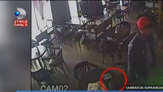 Hotul care a furat un telefon dintr-o cafenea din Arad a inceput sa ameninte patronul. Proprietarul localului spune ca a fost intimidat de prietenii hotului