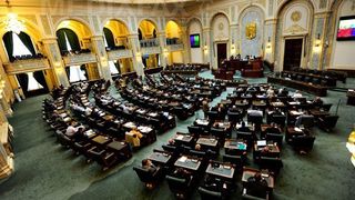 Parlamentarii vor avea salariu dublu, dar presedintele si prim-ministrul vor primi mai putini bani. Ce se intampla dupa Legea Salarizarii