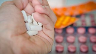 Tentativa de sinucidere la un colegiu din Iasi. O eleva de 14 ani a luat o supradoza de medicamente