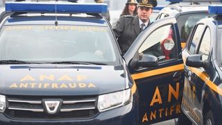 EXCLUSIV Noul vicepresedinte al ANAF a primit aproape 100.000 de euro ca dar de nunta! Sorin Giuvelea si-a ridicat o vila de 365 de metri patrati pentru care mai are de achitat datorii de peste 150.000 de euro!