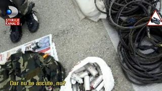 Arme albe la liber, ca jucariile. Romanii pot cumpara oricand arme cu care sa omoare. Ce gasim pe tarabele din Capitala