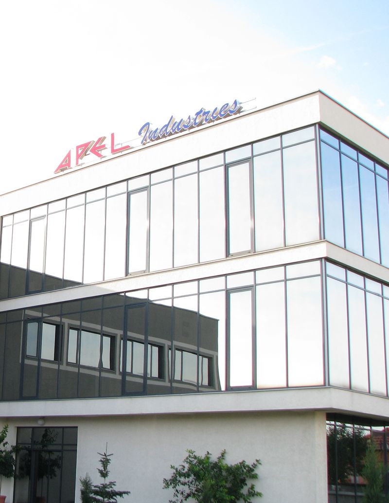 Aici s-au intermediat afacerile intre BOR si fabrica austriaca