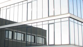 Aici s-au intermediat afacerile intre BOR si fabrica austriaca