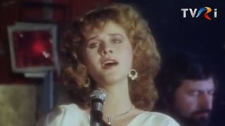 Imagini-document din singurul film in care a jucat Madalina Manole! Artista avea 21 de ani si era controlor de zbor! La acea vreme, nu-l cunoscuse pe Serban Georgescu, primul ei sot! VIDEO